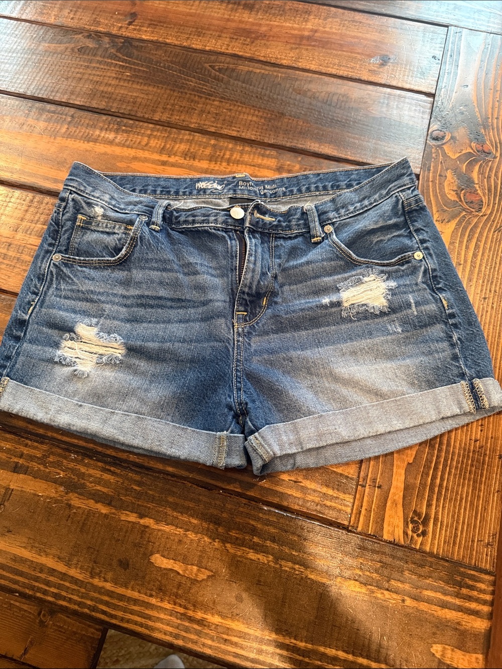 Mossimo Distressed Rolled Hem Blue Denim Jean Shorts. Size 6. 28 waist.